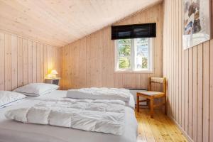 a bedroom with two beds and a window at TV1604-Albaek-Agerhonevej-9 in Ålbæk