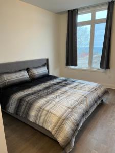 En eller flere senge i et værelse på Bowmanville Room