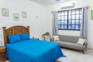 En eller flere senge i et værelse på Casa Elena