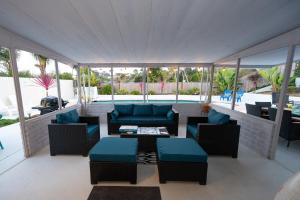 Un lugar para sentarse en Beach Home in Quiet Neighborhood 5 minutes from the Pier