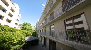 Το κτήριο όπου στεγάζεται  το διαμέρισμα +2 φωτογραφίες