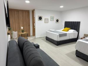 a living room with two beds and a couch at Nuevo apartamento en plaza principal de Guatape in Guatapé