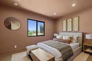 a bedroom with a large bed and a mirror at The Dona Modern in Los Angeles