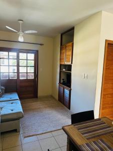 a living room with a couch and a table at Apartamento Em frente a praia - Piscina condomínio América Praia, acesso privativo para a praia in Porto Seguro +30 photos