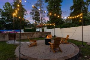 Photo de la galerie de l'établissement Luxury 4BR Pool Jacuzzi Arcade USC Ft Jackson, à Columbia 44 autres photos