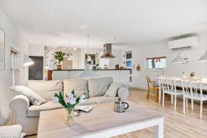 a living room with a couch and a table at TV1557-Albaek-Apollonvej-1 in Ålbæk