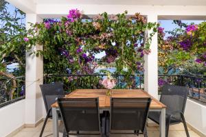 Balkón nebo terasa v ubytování Apartments by the sea Cove Pokrivenik, Hvar - 10427