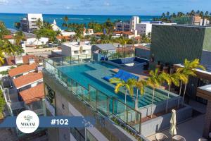 uma vista aérea de um edifício com piscina em Makani Beach Flat Campas #102 - Frente Norte Alto Padrão em Tamandaré mais 15 fotografias