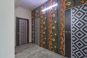a room with two doors and a wall with orange at Collection O Bricks Inn Hazra Road Near Birla Mandir in Ballygunge
