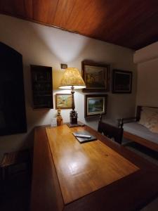 Μια τηλεόραση ή/και κέντρο ψυχαγωγίας στο Quinta essência suites e chalés +47 φωτογραφίες