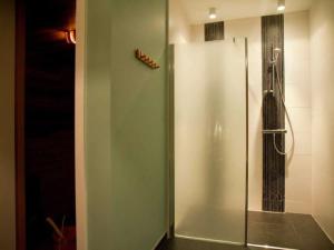 Koupelna v ubytování Holiday Home in Stoumont near Spa Resort + 15 fotografií