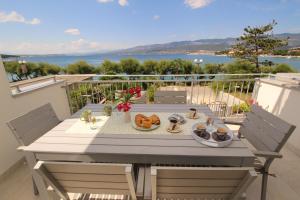 a table on a balcony with a view of the water at Apartment Kristijan in Šilo