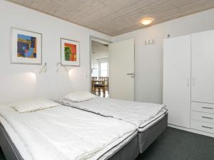 Ένα ή περισσότερα κρεβάτια σε δωμάτιο στο 10 person holiday home in Ranum