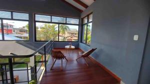a room with two chairs and a staircase with windows at Casa completa, iluminada in Puerto Maldonado