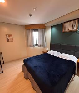 Ένα ή περισσότερα κρεβάτια σε δωμάτιο στο Flat ótima localização com vaga