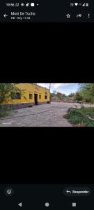 a screenshot of a cell phone with a yellow building at Della monica in Tinogasta