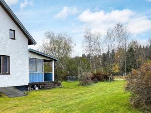 Κήπος έξω από το 8 person holiday home in HOVA