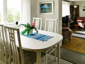 Posezení v ubytování 6 person holiday home in Brastad-By Traum