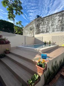 a set of stairs with plants and a swimming pool at CASA COP 30 - Conjunto Marex - A poucos metros do Hangar e do Aeroporto de Belém in Belém