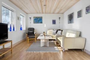 a living room with a couch and a table at 20616-Samso-Norreskiftevej-40 in Brundbymark