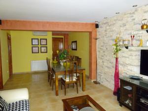 Μια τηλεόραση ή/και κέντρο ψυχαγωγίας στο Apartamento Tossasea