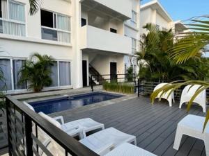 Bazén v ubytování Jaco Lapa Living F2 nebo v jeho okolí