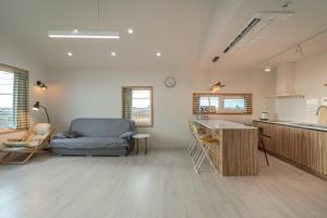 Dapur atau dapur kecil di Jeju March Pension +16 gambar