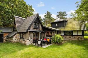 a house with a stone facade with a table at 20141-Samso-Ballebjergvejen-9 in Nordby