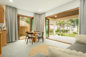 Κήπος έξω από το Mint Lotus Resort - Koh Kood