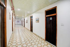 an empty corridor with a door and a walkway at Hotel O The Royals Inn in Alīgarh +26 photos