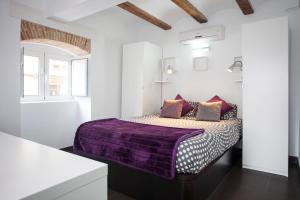 a bedroom with a bed with a purple blanket at Apartment Boutique in Valencia