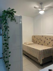 a bedroom with a bed and a ceiling fan at Estadia Luz & Fé in Cachoeira Paulista