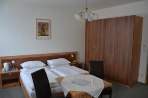 Postel nebo postele na pokoji v ubytování Haus Friedrichsburg - Bergbahnen von Mai bis November inklusive