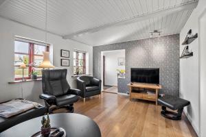a living room with a couch and a television at AE216-Marstal-Hovedgaden-27 in Marstal
