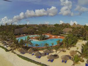 an aerial view of a resort with a swimming pool at Hotel Club Dongwe in Pingwe