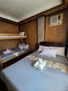 a small room with two bunk beds in it at SILVERISE Pension in El Nido