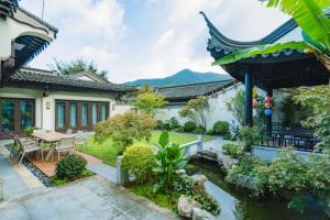 a garden with a pond in front of a house at Songlan Tea House · Shanhai Resort Chinese style Courtyard Villa in Xiangshan