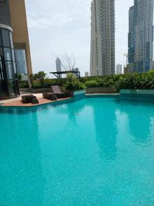 Πισίνα στο ή κοντά στο Trizen,City & Port View Luxury Apartment in Colombo