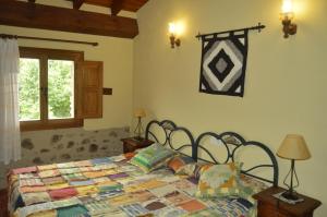 Łóżko lub łóżka w pokoju w obiekcie Casa Rural Uyarra