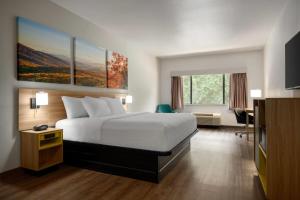 Katil atau katil-katil dalam bilik di Days Inn by Wyndham Lexington +30 gambar