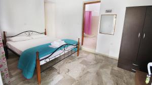 A bed or beds in a room at Ampelos apartment and studios