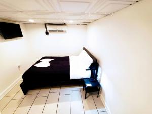 a bedroom with a bed with a black and white blanket at Nice 3BR Apt | 3 Beds |15 Min to NYC/Manhattan! in North Bergen