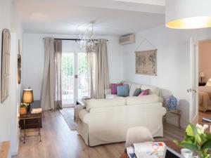 a living room with a white couch and a bed at Charming country house Torremolinos in Torremolinos