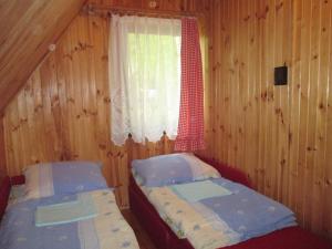 Кровать или кровати в номере Domek nad jeziorem