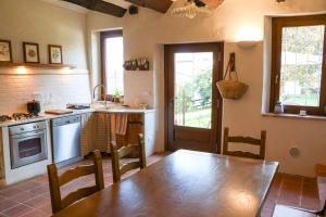 Η κουζίνα ή μικρή κουζίνα στο Casa dël canton +30 φωτογραφίες