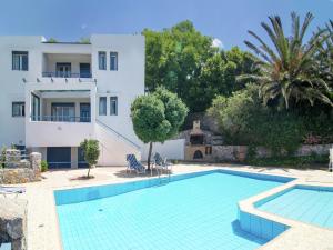 a villa with a swimming pool and a house at Villa in Lefkogia near Souda Beach in Lefkogeia