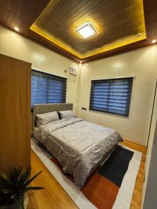 Postel nebo postele na pokoji v ubytování Vcube Residence - 2BR Apt Near Davao International Airport