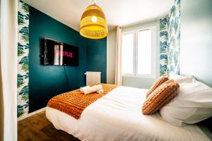 Ένα ή περισσότερα κρεβάτια σε δωμάτιο στο L'Industriel - Proche Hôpital - Parking - Balcon +23 φωτογραφίες