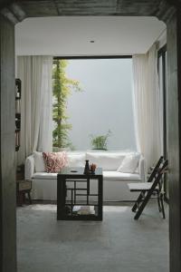 a living room with a white couch and a large window at Persimmon Restaurant Yangzhou Dongguan Street Branch in Yangzhou +29 photos
