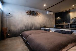 a bedroom with a large bed in a room at vacation house KAGO in Fujiyoshida